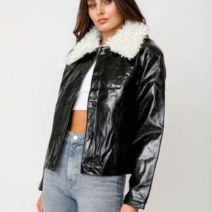 Stylish Black Leather Bomber Jacket with Shearling Collar